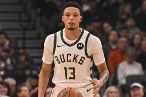 记者:罗林斯在进攻端进步了不少 特别是投射水平似乎日趋稳定