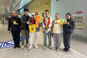 达拉斯·摩尔抵达长春龙嘉机场